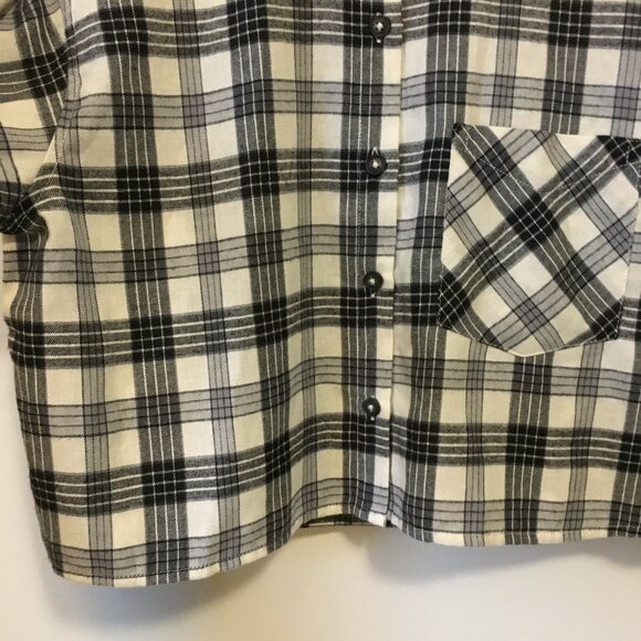 Streetwear Society Boxy Cropped Plaid Button Down Shirt - Picture 6 of 16